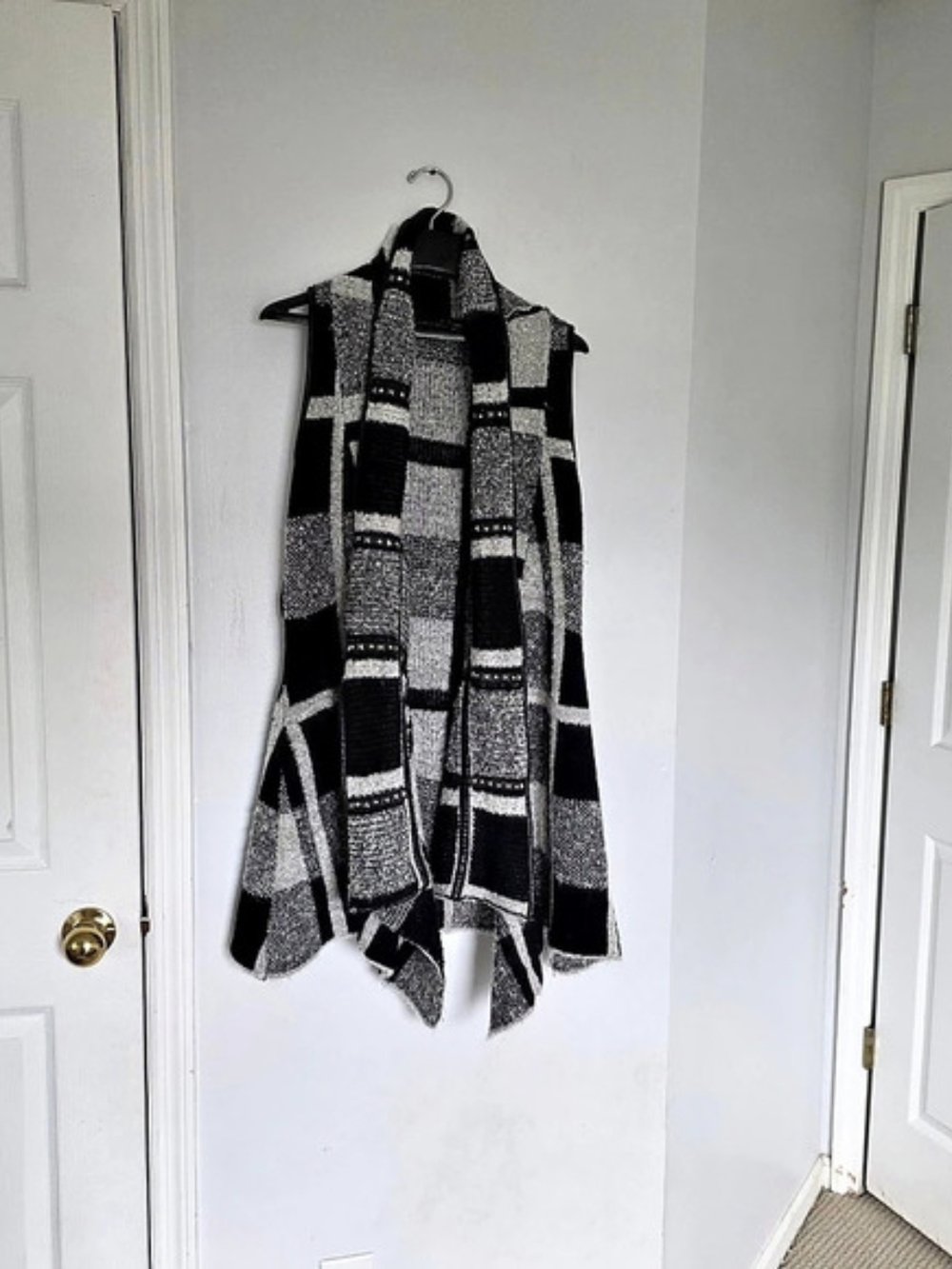 Alberto Makali Geometric Knit Shrug in Black & Gray Size Small